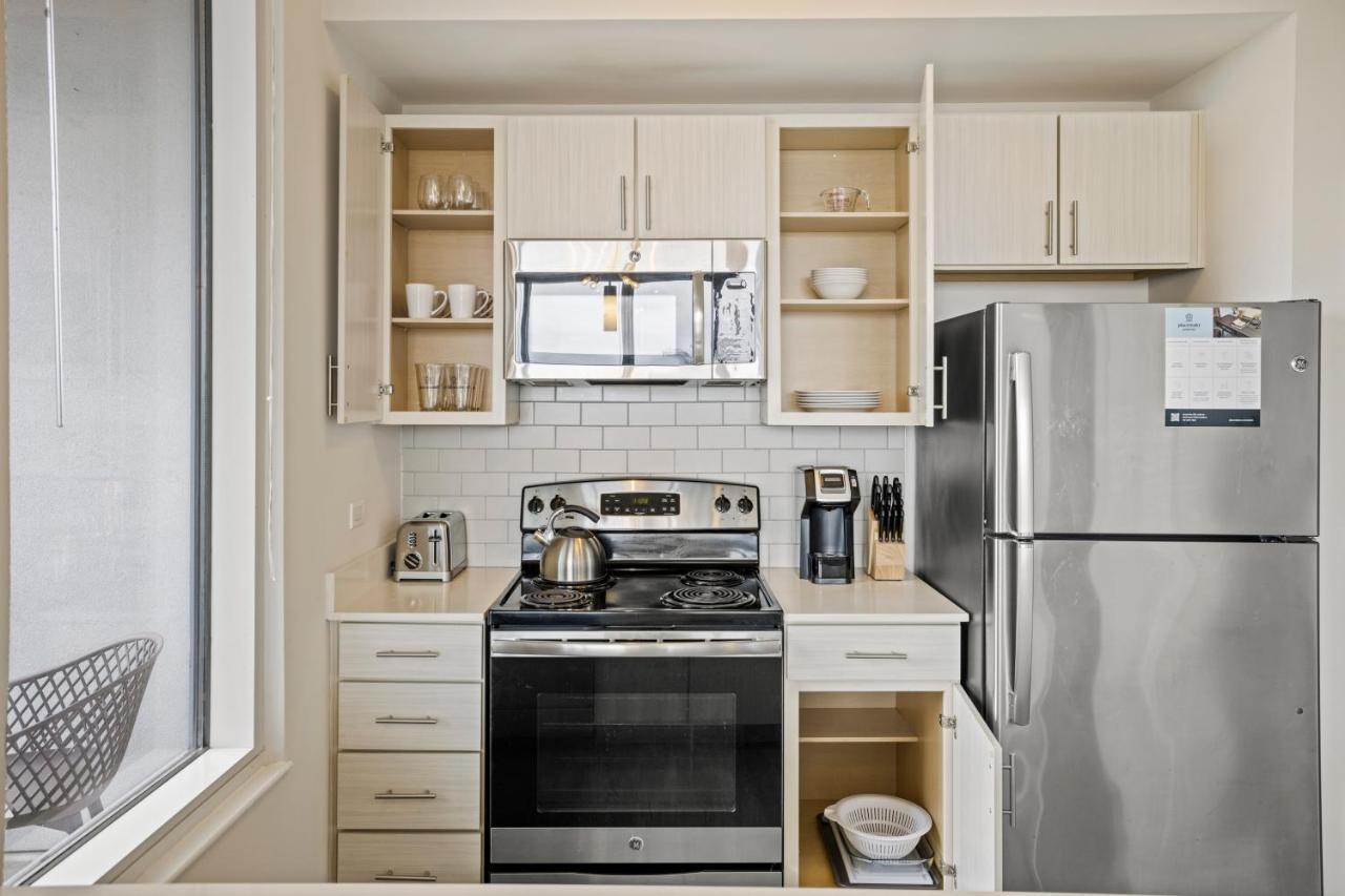 Placemakr Premier SoBro Nashville Extérieur photo A typical kitchen in a typical apartment