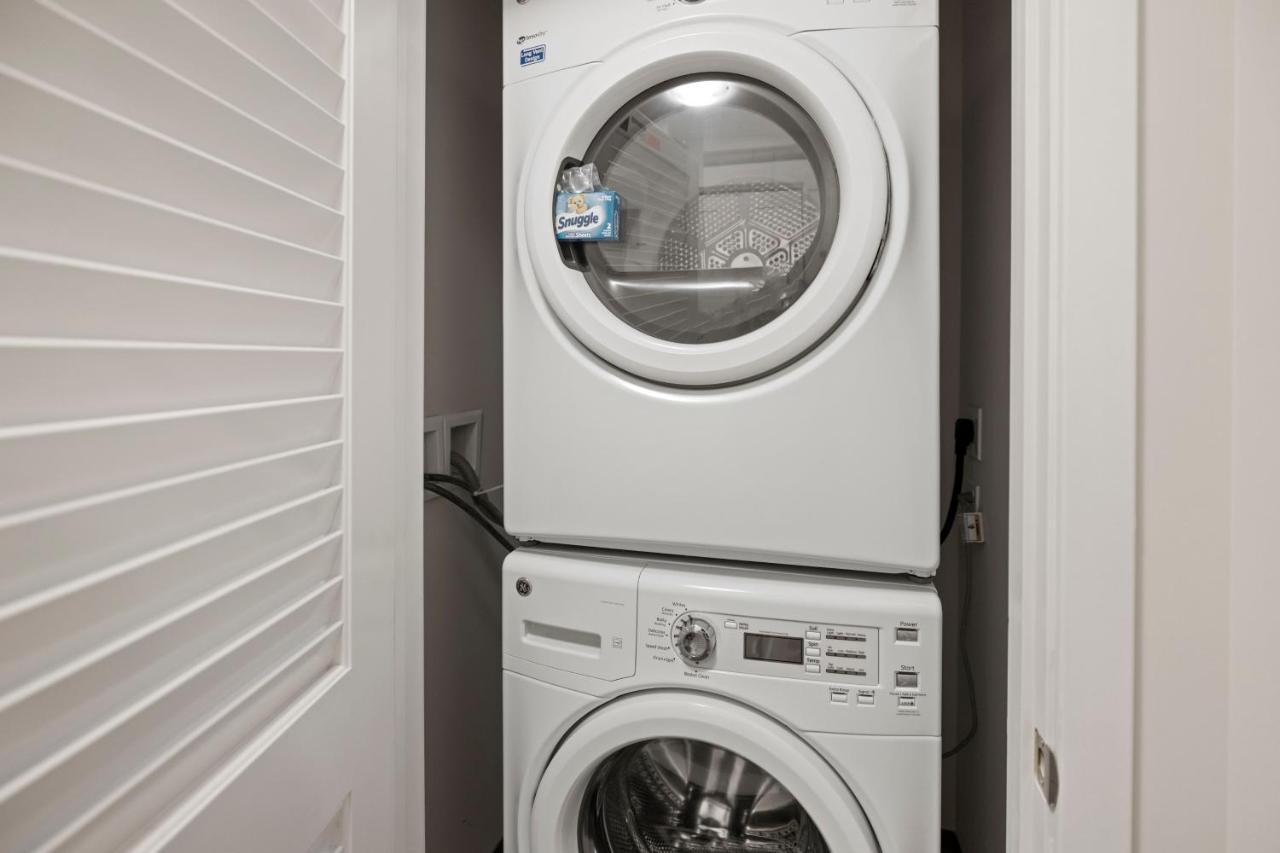 Placemakr Premier SoBro Nashville Extérieur photo A stackable washer and dryer