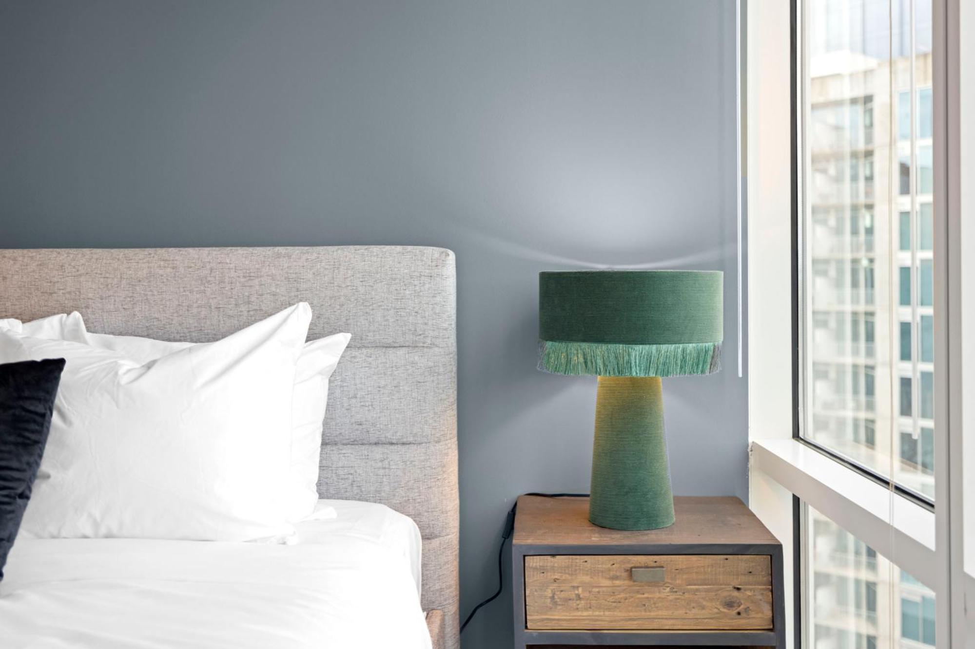 Placemakr Premier SoBro Nashville Extérieur photo A table lamp