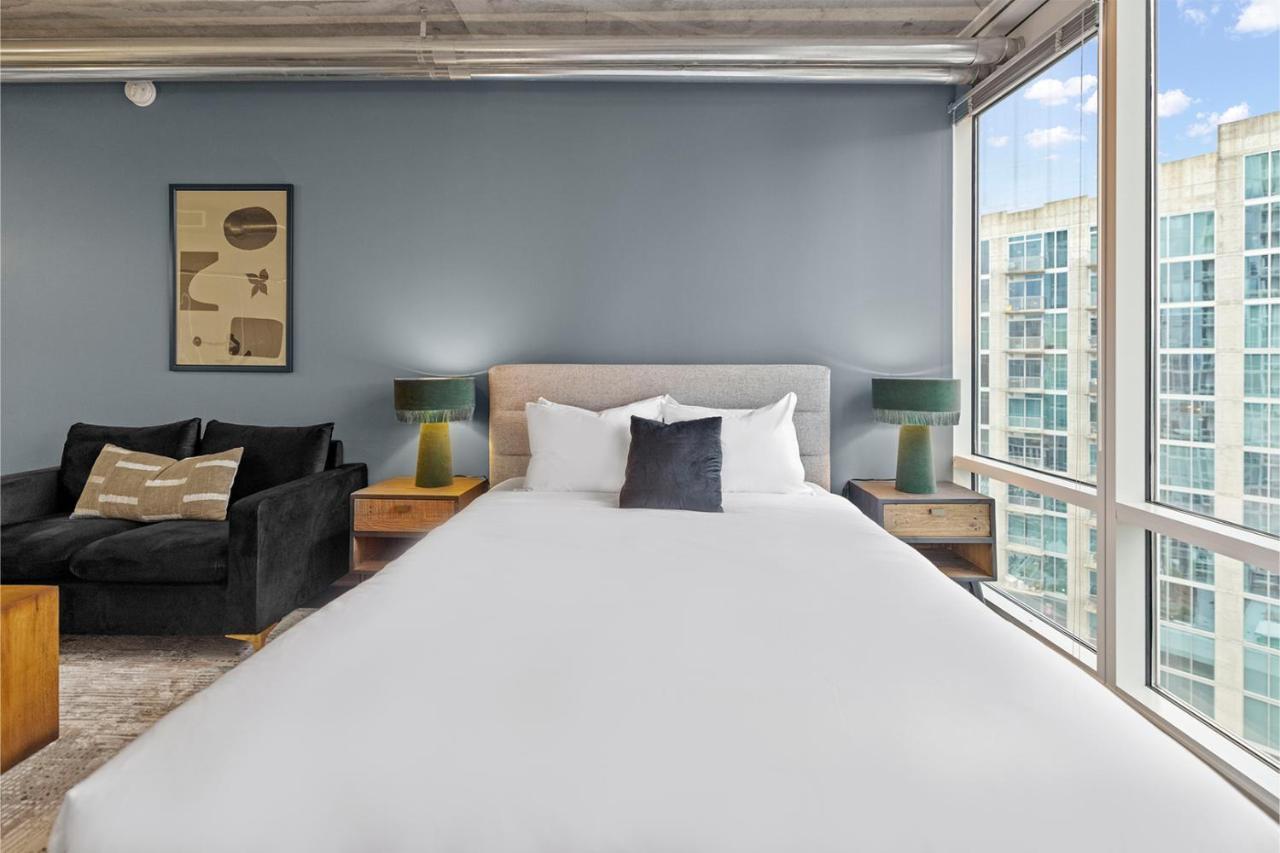 Placemakr Premier SoBro Nashville Extérieur photo A bedroom at the Hilton Anatole