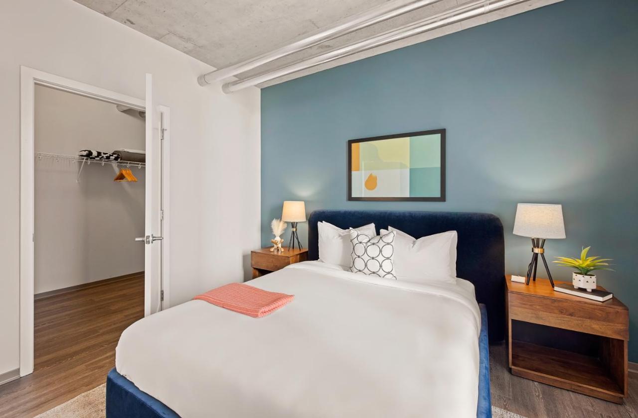 Placemakr Premier SoBro Nashville Extérieur photo A bedroom at the Hotel Valencia