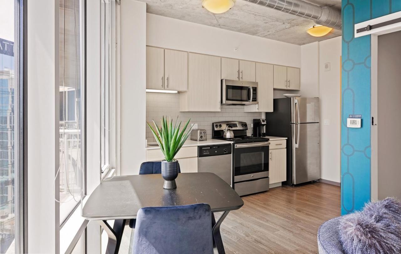 Placemakr Premier SoBro Nashville Extérieur photo A kitchen in a typical apartment