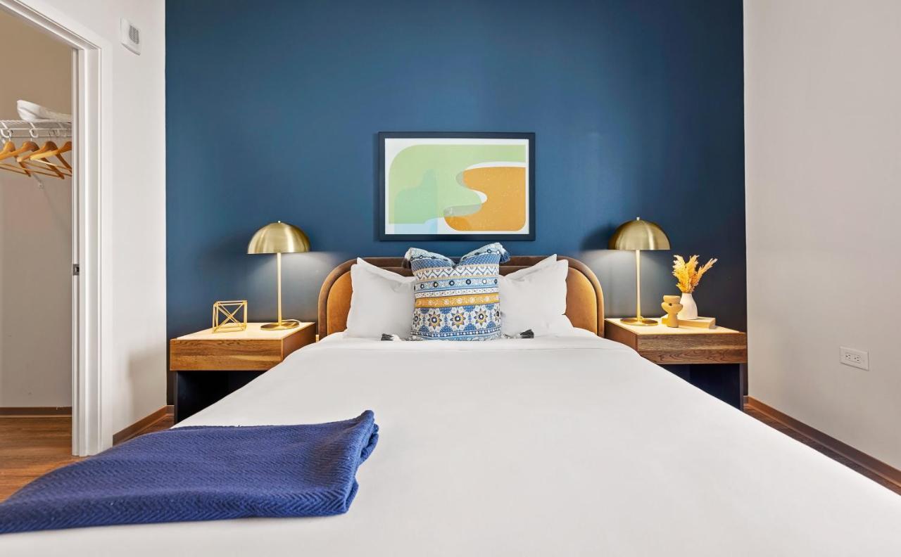 Placemakr Premier SoBro Nashville Extérieur photo A bedroom at the Hotel Zags