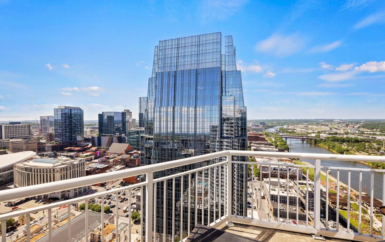 Placemakr Premier SoBro Nashville Extérieur photo The modern residential complex, One Riverfront Plaza, in 2015