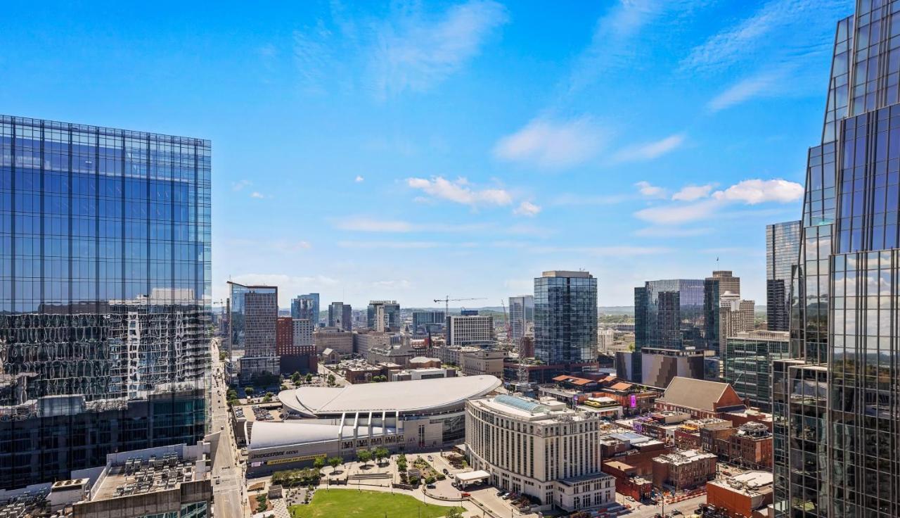 Placemakr Premier SoBro Nashville Extérieur photo View of the West End from the 2018-completed residential tower