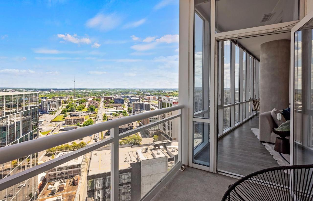 Placemakr Premier SoBro Nashville Extérieur photo View from a balcony