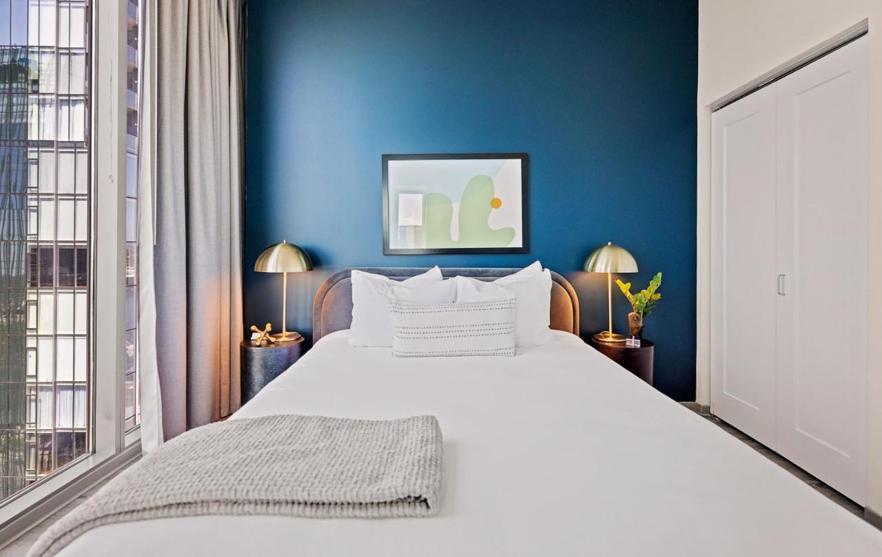 Placemakr Premier SoBro Nashville Extérieur photo A bedroom at the Hotel Commonwealth