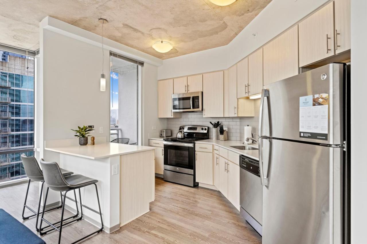 Placemakr Premier SoBro Nashville Extérieur photo A kitchen in a typical apartment