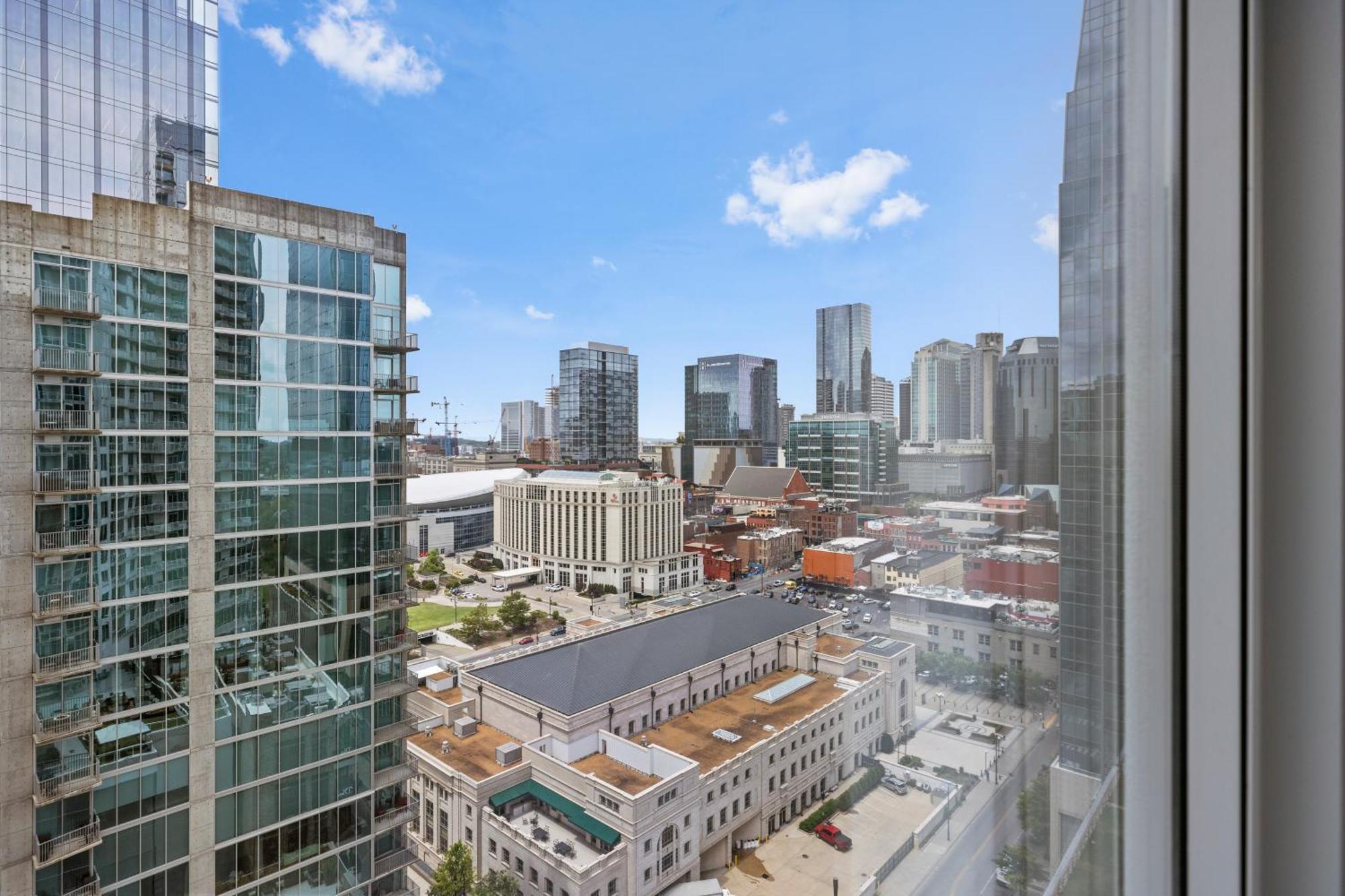 Placemakr Premier SoBro Nashville Extérieur photo View from a window of the building