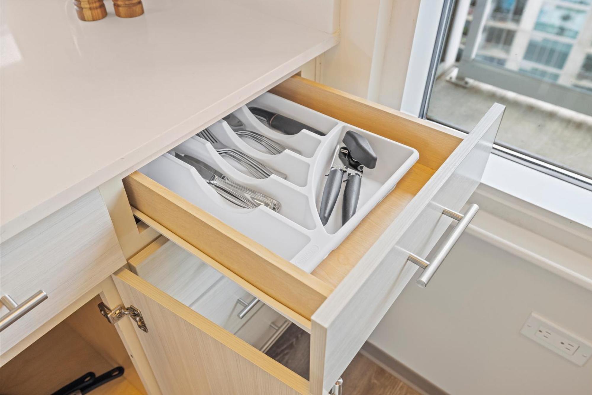 Placemakr Premier SoBro Nashville Extérieur photo A cutlery drawer