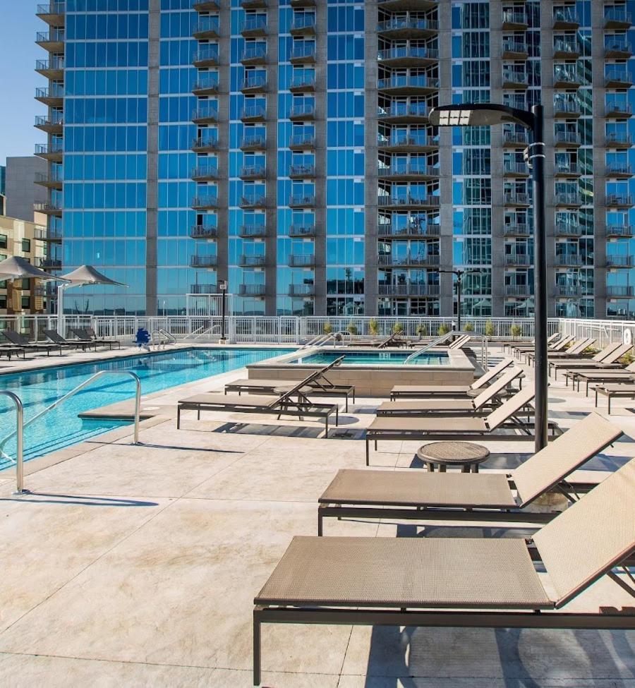 Placemakr Premier SoBro Nashville Extérieur photo The pool at the Ritz-Carlton, Downtown, Los Angeles